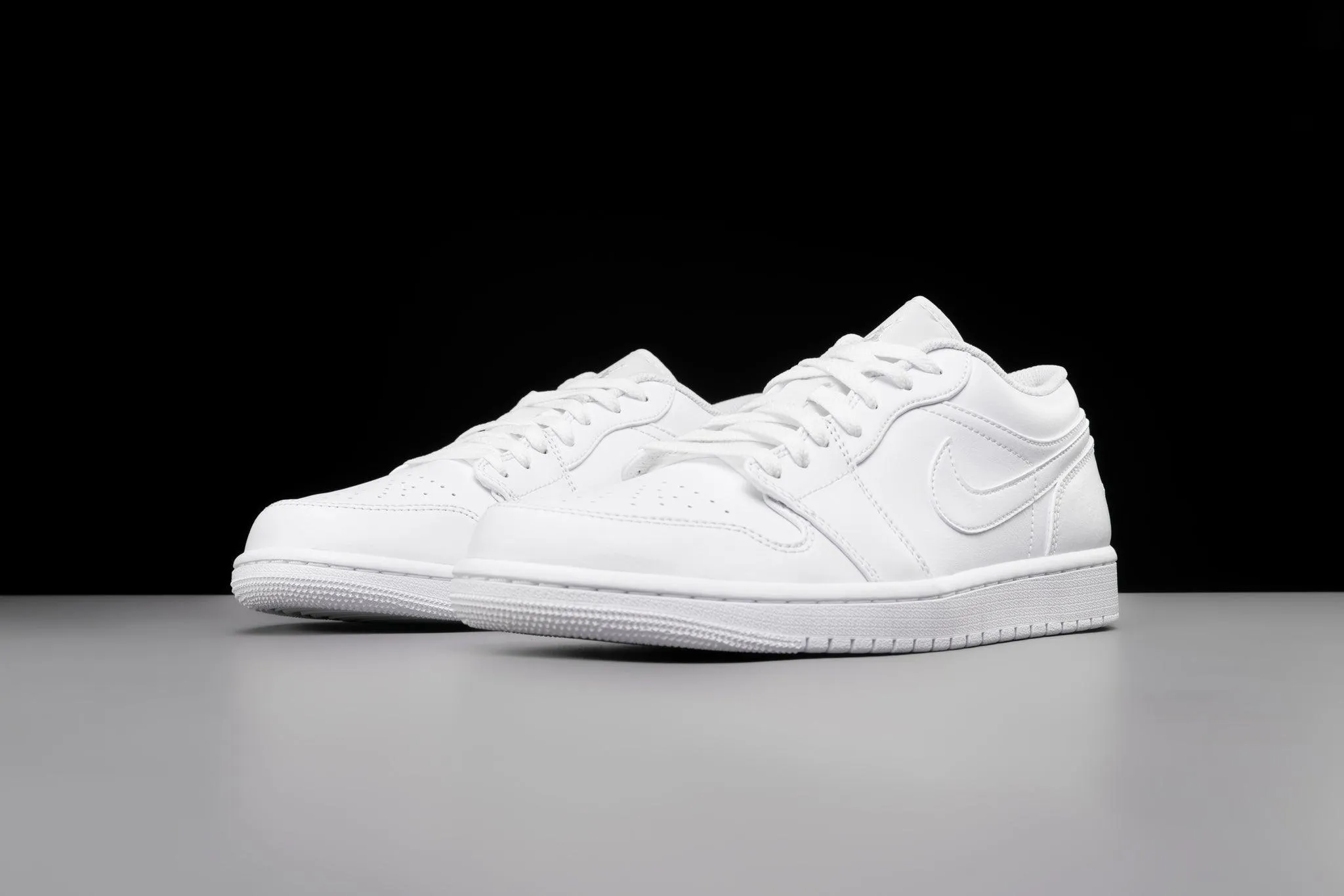 Air Jordan 1 Low Triple White (2022)