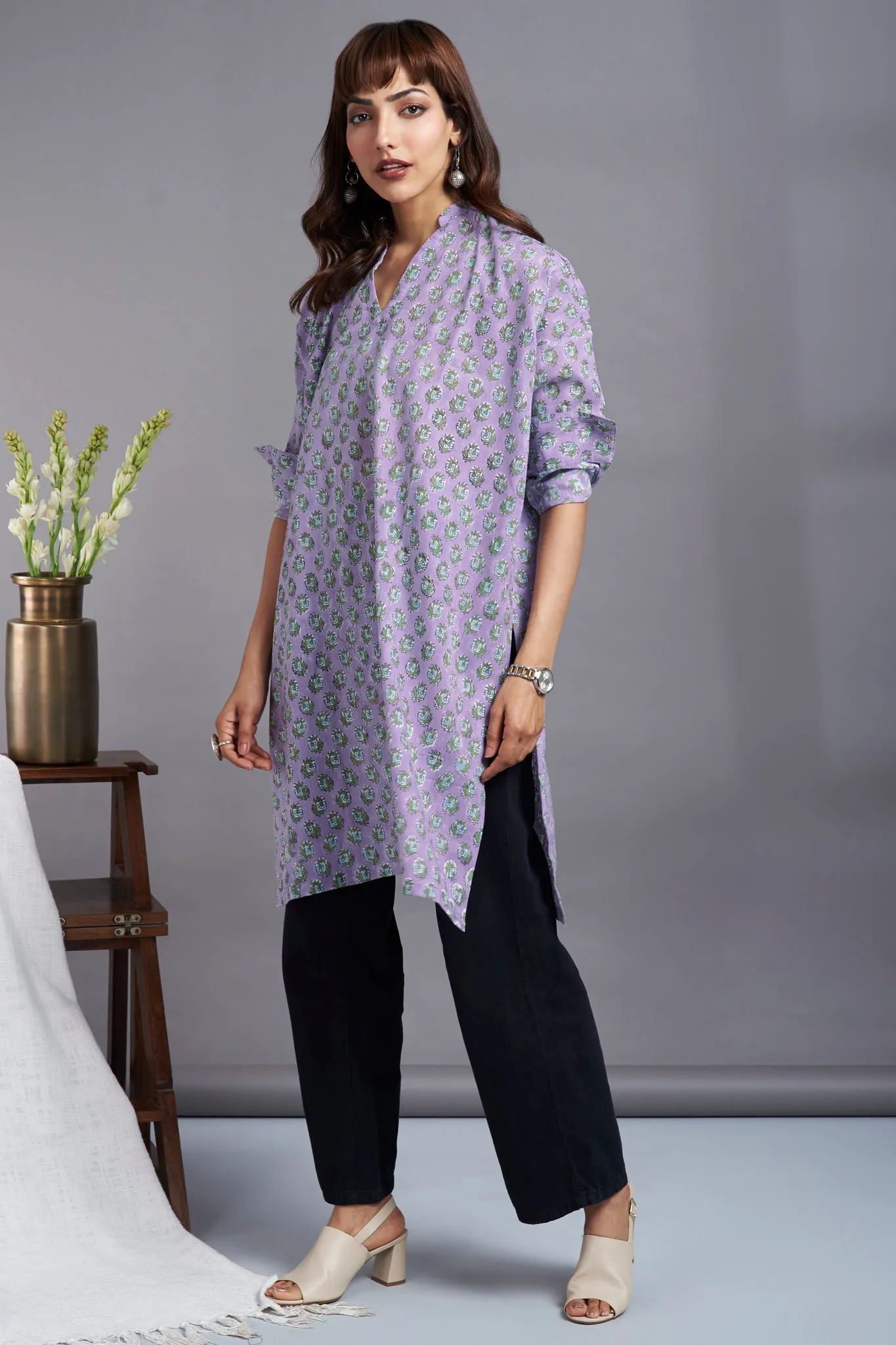 leisure tunic with high slit - periwinkle & springtime botanics