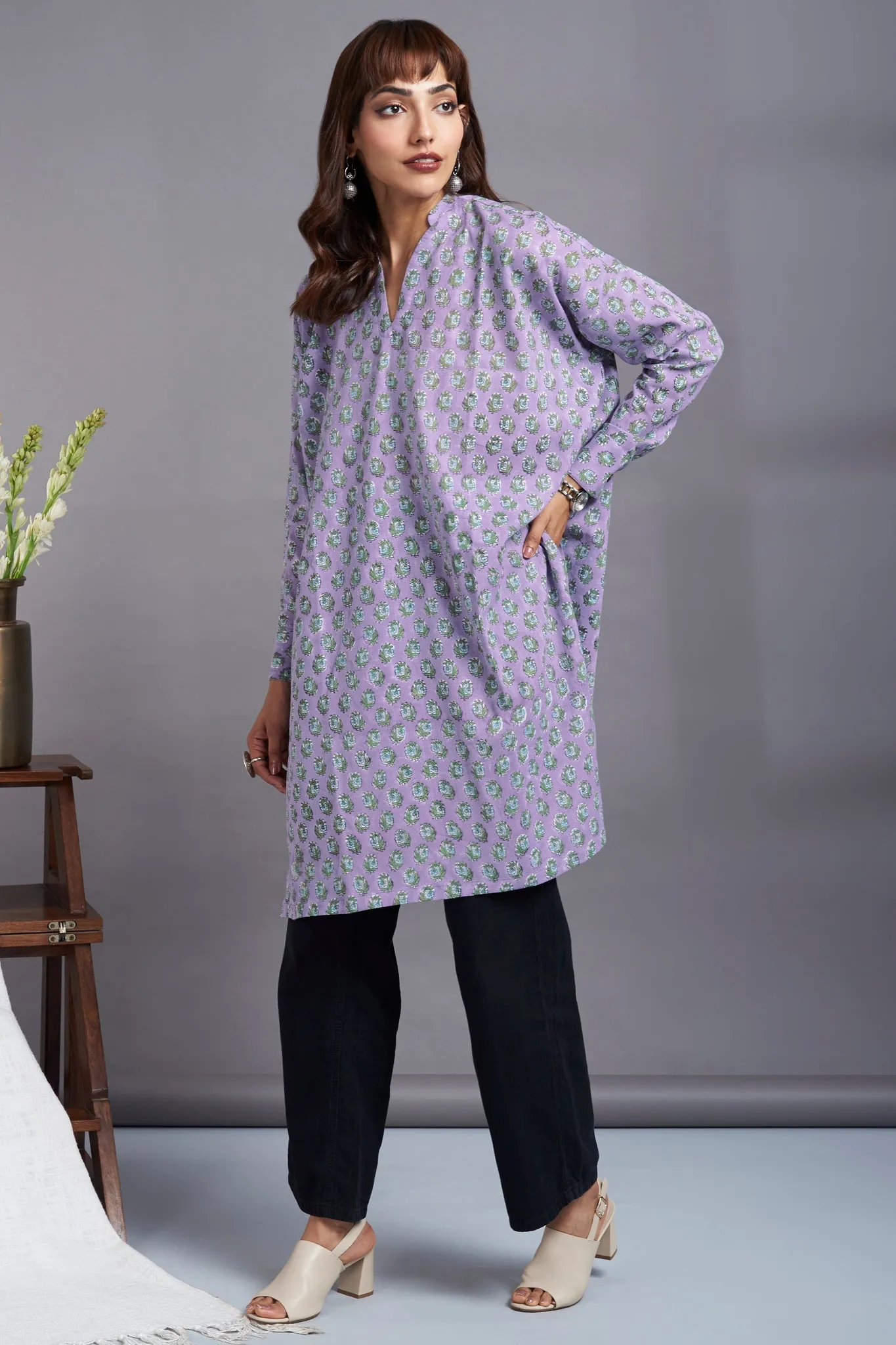 leisure tunic with high slit - periwinkle & springtime botanics