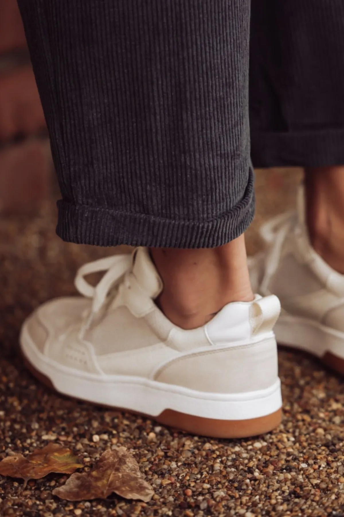 Romi Low Top Silhouette Sneaker - Bone