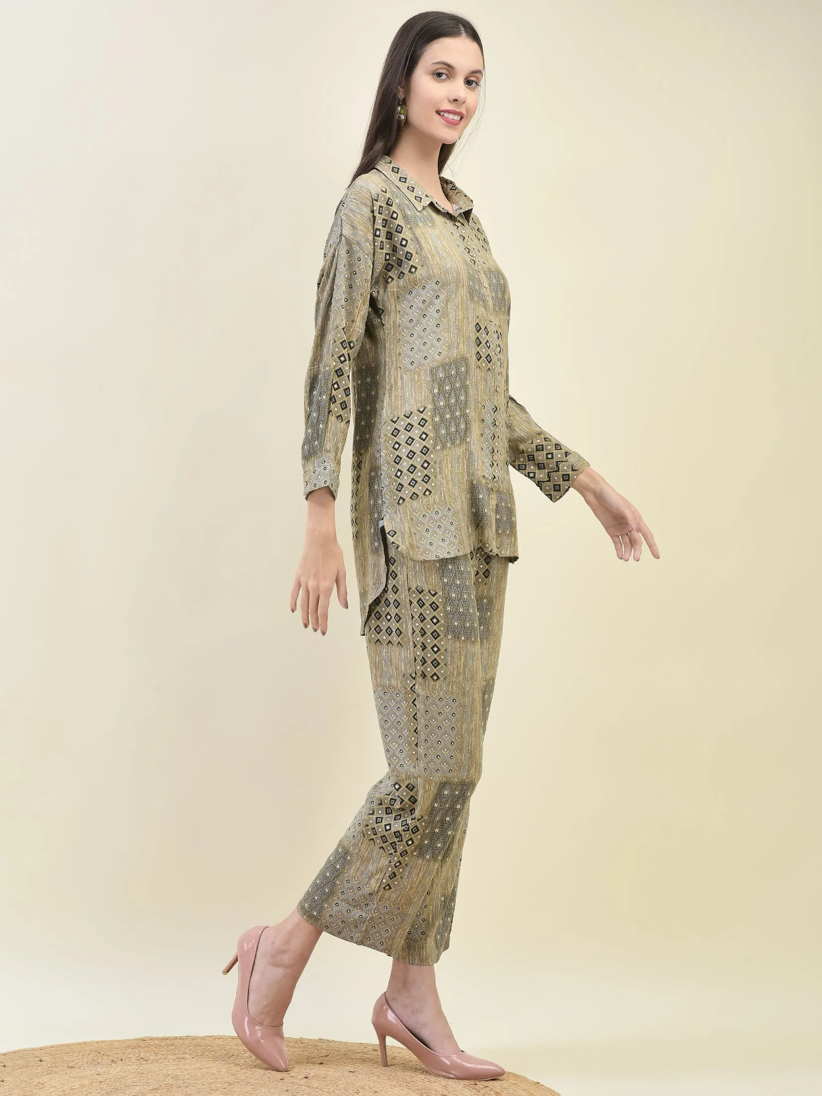 Women Liva Rayon Grey Geometric Print Co-Ord Set